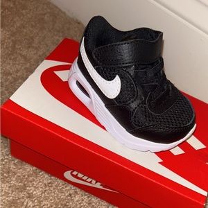 Black/white Nike infant/toddler shoes